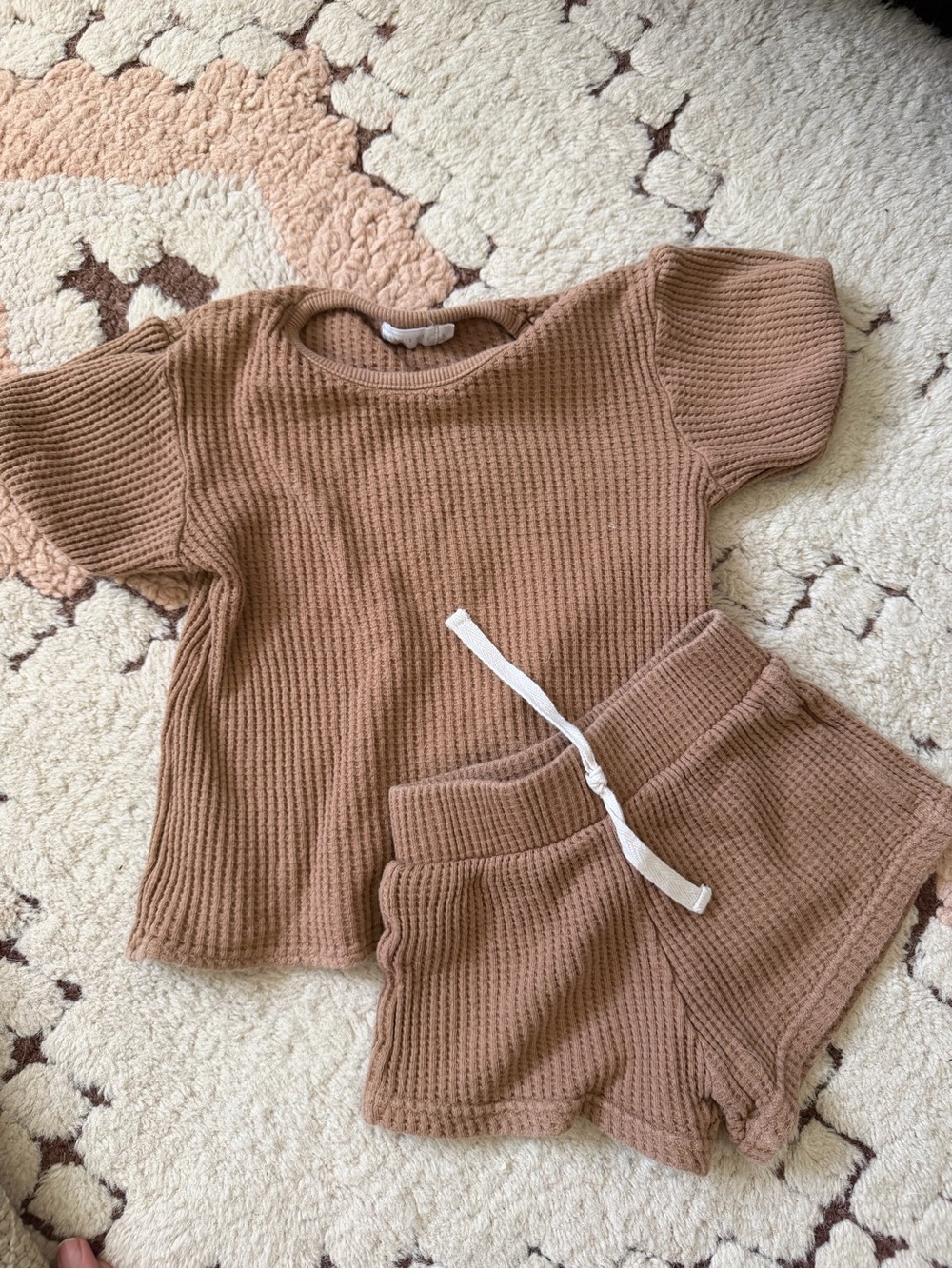 Jamie Kay Taupe Brown Waffle Knit Short Set size 3